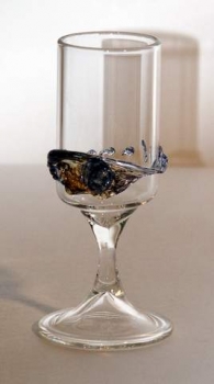 Schnapsglas mit Glasauflage